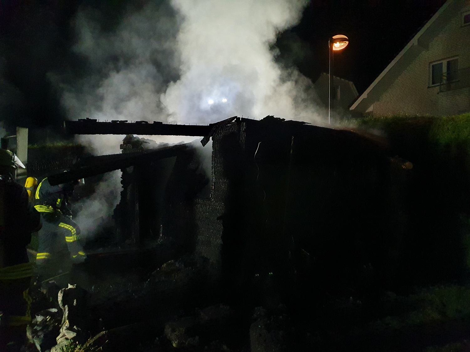 Brennt Gartenhütte! 