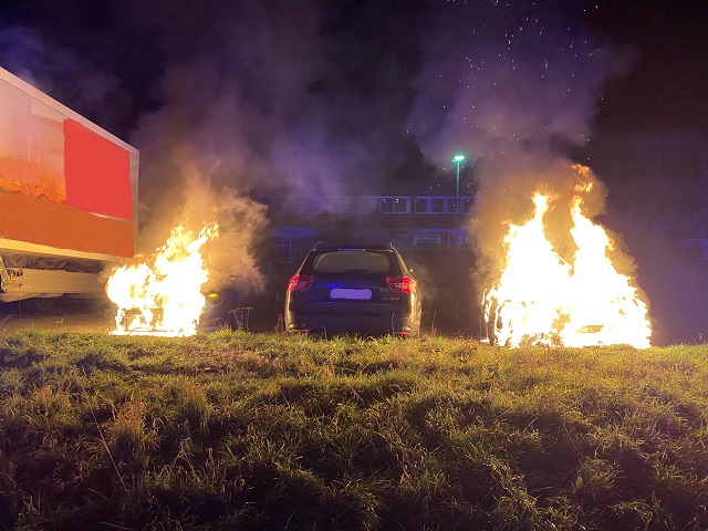 POL-HSK: PKW-Brände!