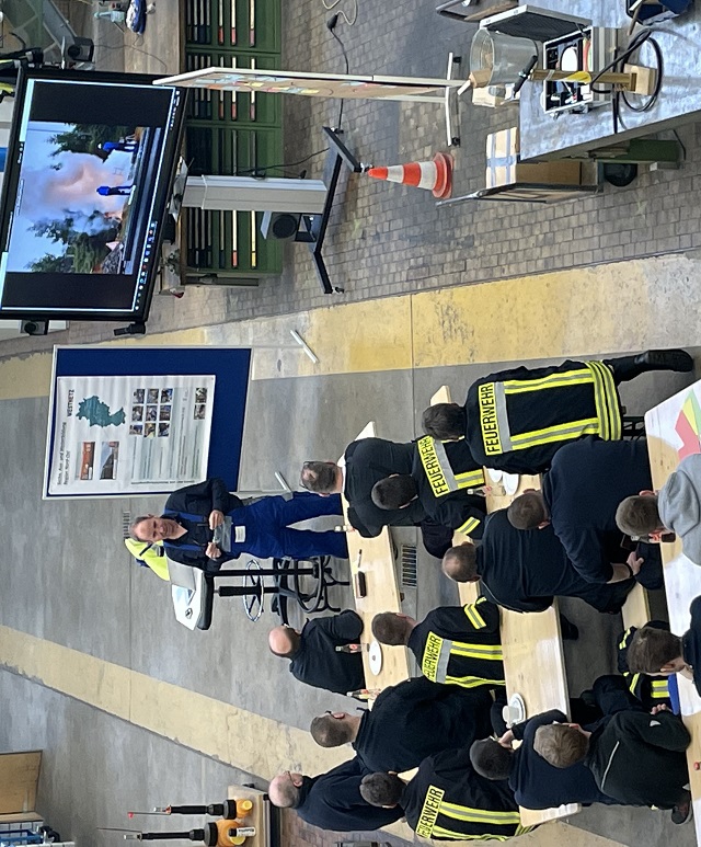 Feuerwehr der Stadt Arnsberg übt Umgang mit dem  Medium Gas bei der Westnetz