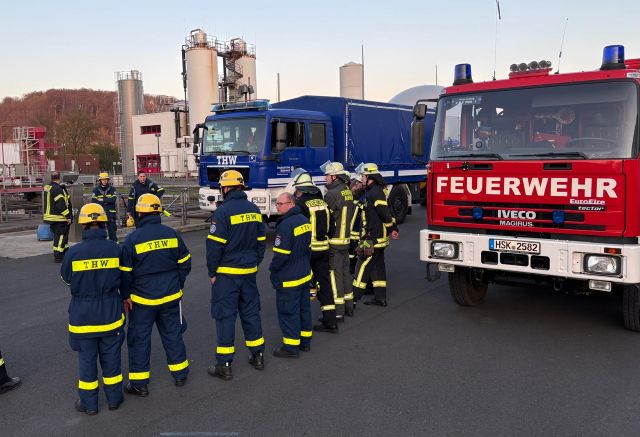 Gemeinsame Übung von Feuerwehr und THW stärkt Zusammenarbeit
