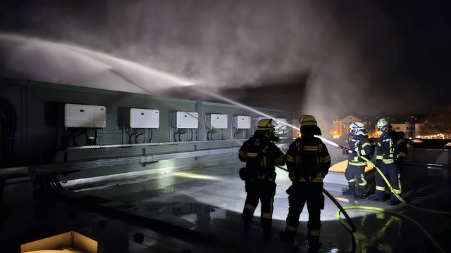 Feuer durch Wartungsarbeiten- Einheiten Neheim und Voßwinkel üben gemeinsam