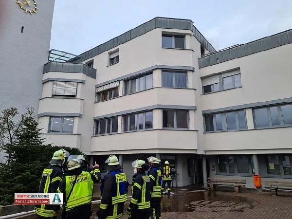 Wohnungsbrand mit Menschleben in Gefahr!