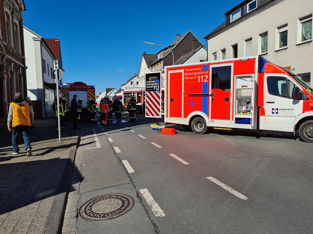 Verkehrsunfall mit eingeklemmter Person