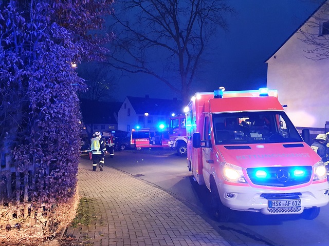 Verkehrsunfall mit eingeklemmter Person